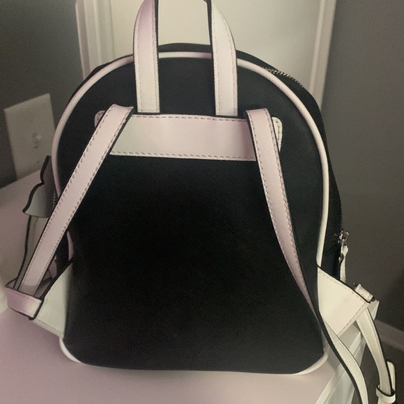 Black and white Guess backpack - Picture 2 of 3